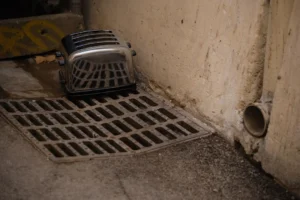 Soda Api untuk Dapur Mampet? Bahaya & Solusi Terbaik Jakarta 2 Chemical Drain Cleaner Clogged Pipe